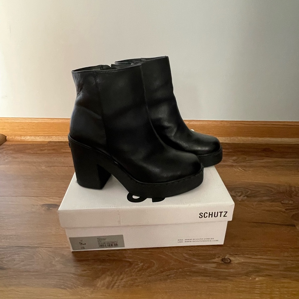 Schutz black chunky boots only worn a few times. Great condition. Size 8.5